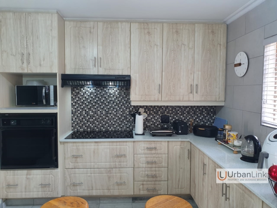 3 Bedroom Property for Sale in Safari Gardens North West